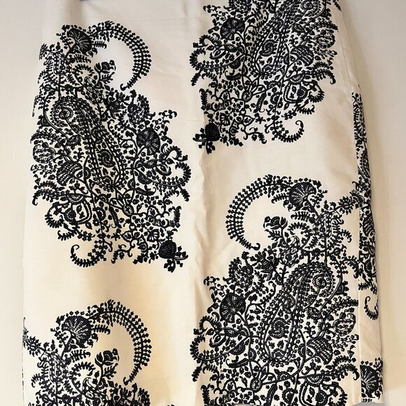 Loft Black & White Scroll Pattern Pencil Skirt - Lined - 10 - Picture 3 of 3